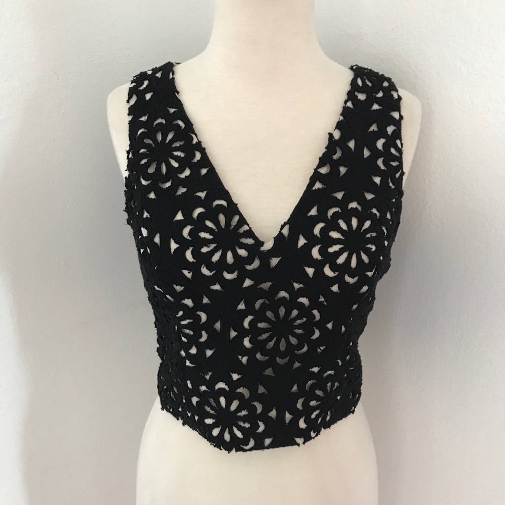Alice + Olivia black laser cut crop top Sz 4